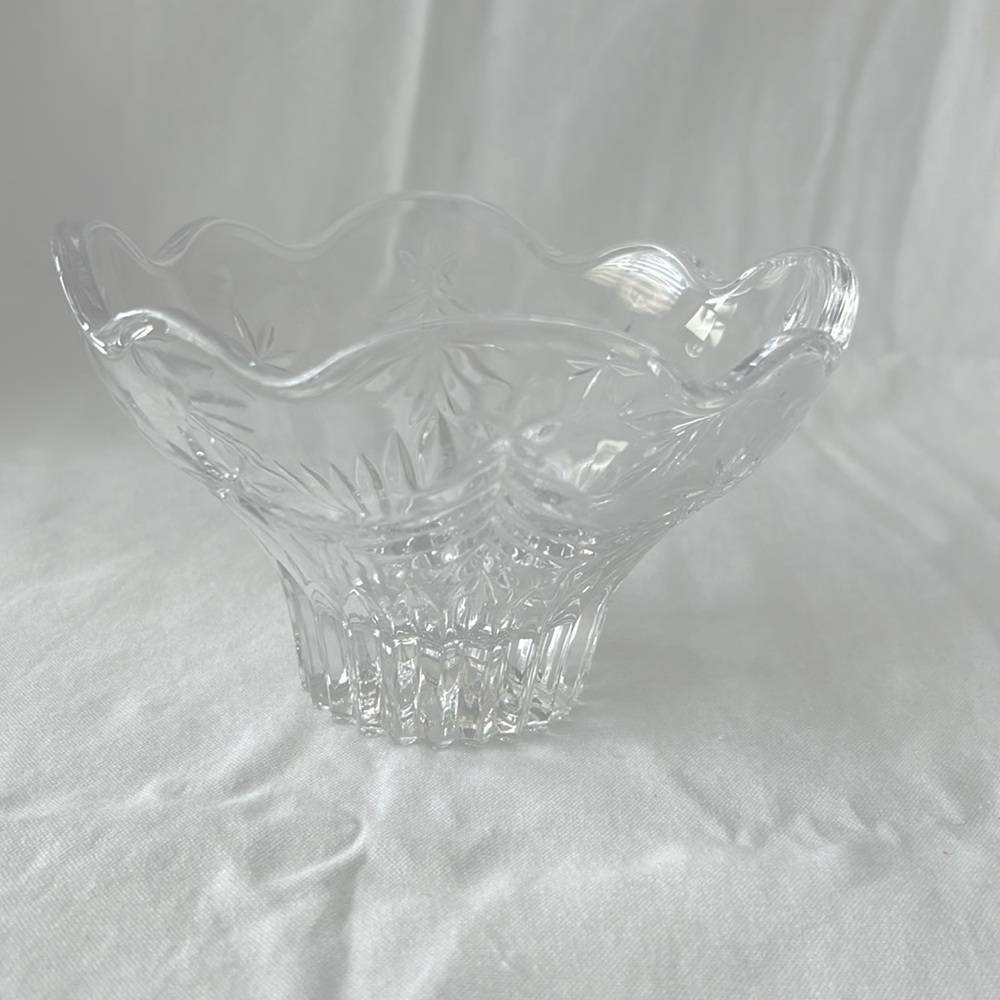 Celebrations by Mikasa Christmas Night Bowl Crystal Glass Footed 6" Candy Bowl.